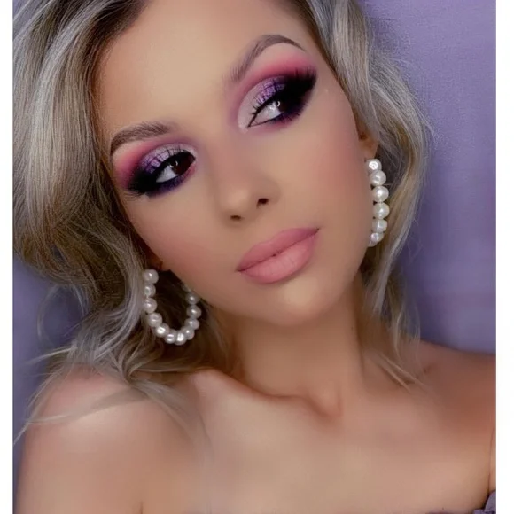 HUDA BEAUTY Nude Eyeshadow Palette with Pink and Gold Shades - Picture 2 of 14